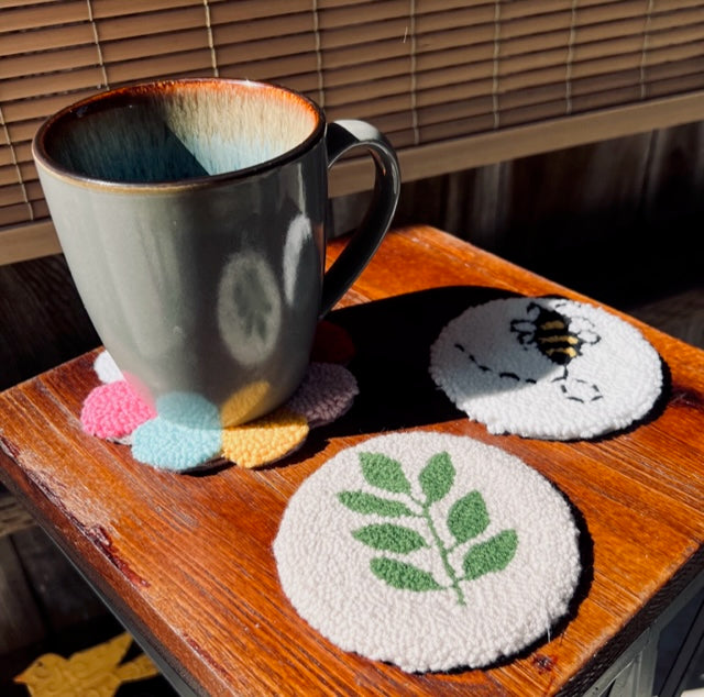 Pink Daisy Mug Rug - oddsandendz